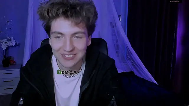 joseph_bear_ (Ask my age) - show biceps