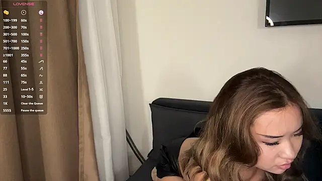 Ur_neighbor_Kira webcam