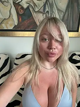 Webcam Model (misstitmouseofficial)  is live.Free join now!