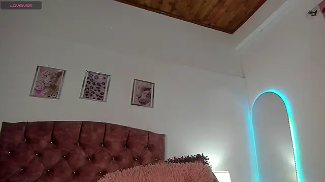 luna_velveth webcam