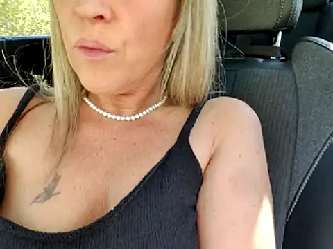 sweethotmilf888 webcam