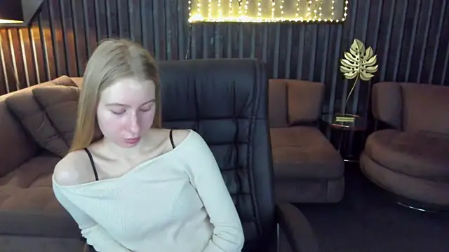 Alina_Blonde webcam