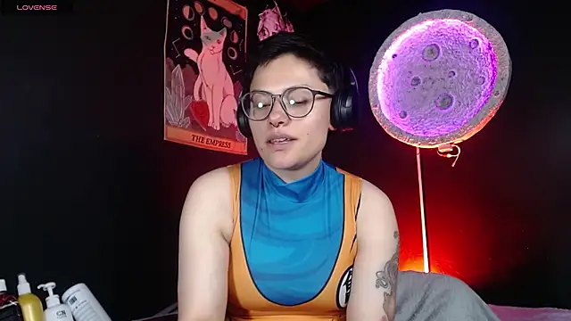 girl_intense444 webcam