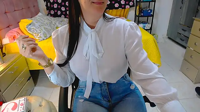 BitterMomXxx webcam