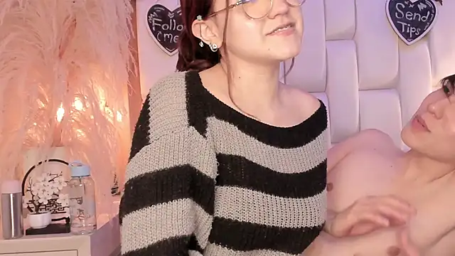 Daphne_And_Roger webcam