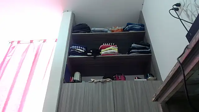 nicolle_milf1978 webcam