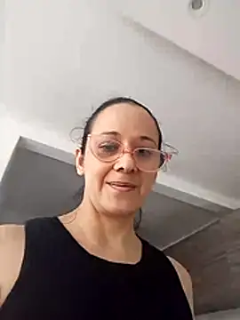 nicolle_milf1978 webcam