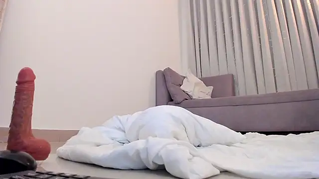 salome_velour webcam