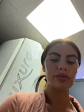 jessiebx (F young) - spit and bounce my boobs 🥰