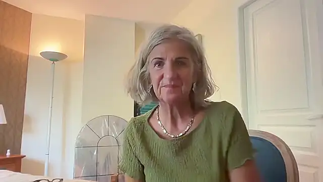 NaughtyMonicaUK webcam