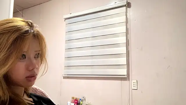 BrandeeBobrowski webcam stripchat model stream image