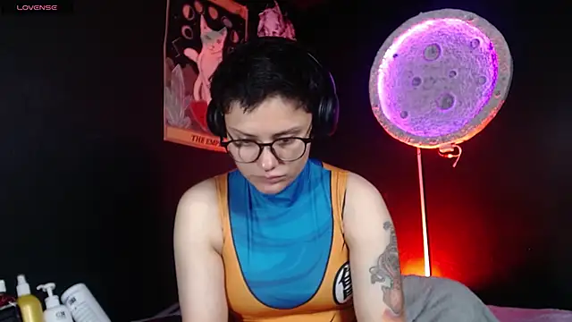 girl_intense444 webcam