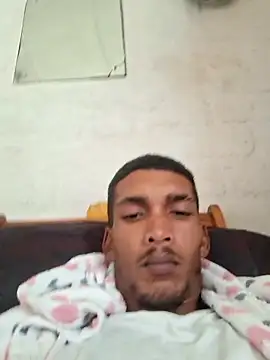 NaughtyGuy0071 webcam