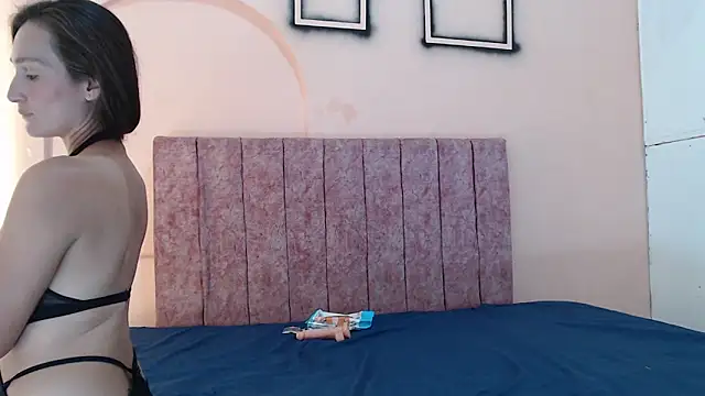 genesis_girl_mature (F milf) - garganta profunda con mi dildo