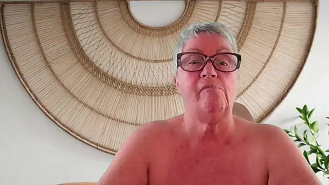 Mystery-Grandmother webcam