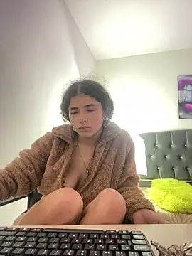 linda-323 - Linda-323's free webcam - UK Sex Cams