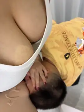 qwe522522's live cam