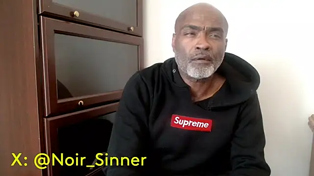 sinnernoir (M mature) - shower, press ass to glass