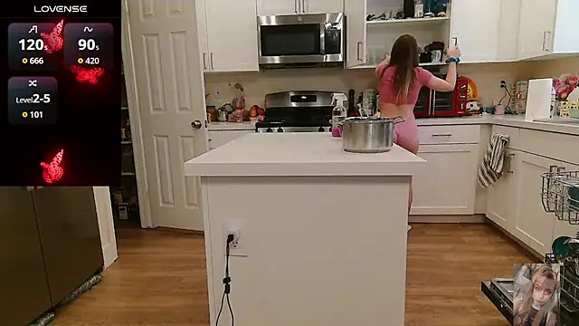 Blondiewithanass webcam