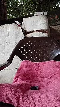 sweet_outdoor_charm webcam