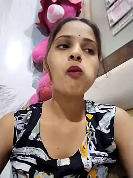 Naina11100 webcam