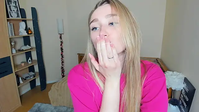 VioletteClaire webcam