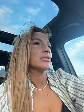 LovingBlondie webcam