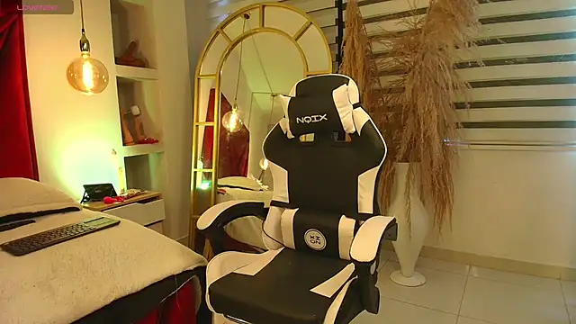 nahomiross - NahomiRoss's free webcam - UK Sex Cams