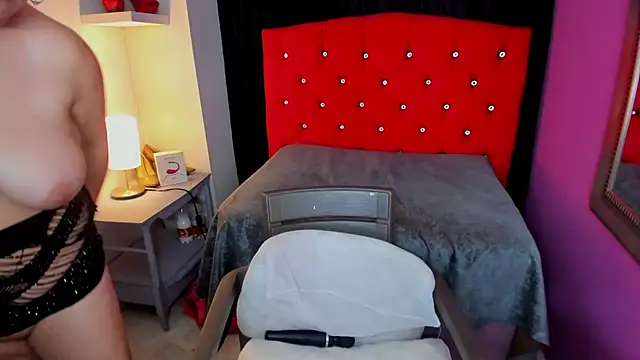 ScarletBigTitties webcam