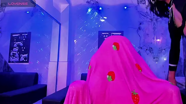 Isabella_stanford2's room