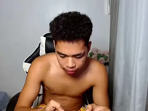 curlyasian_njxx webcam