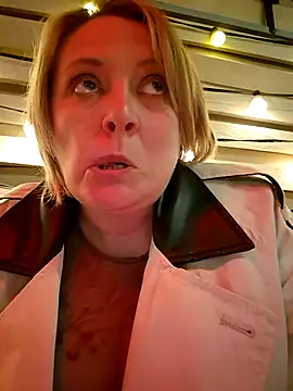 lady_charlyne webcam