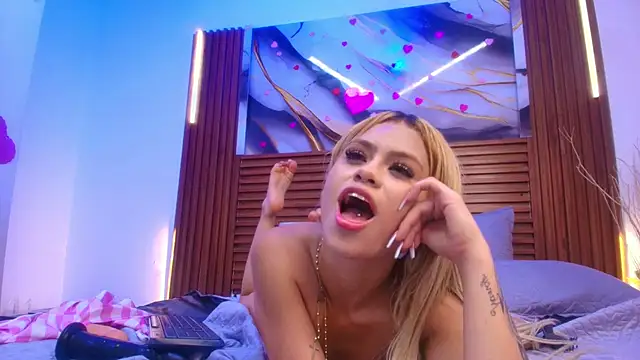 Celeste_hot_08 webcam