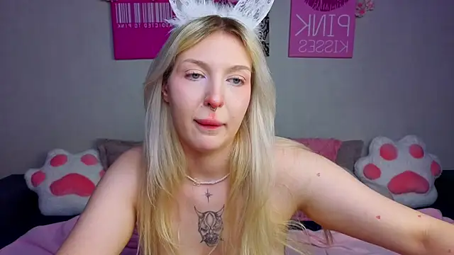 BlondieSummer webcam