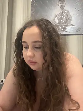 CurlyMaddie webcam