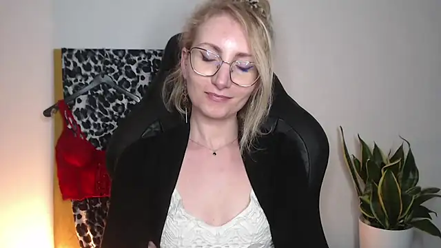 CinderellaMoon webcam