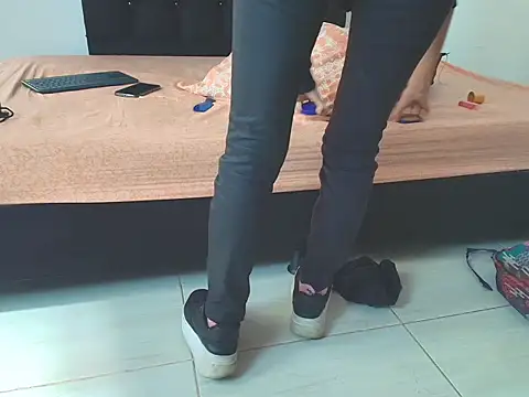 sweet_scarlett_ (F teen) - FUCK ME HARD WITH MY MACHINE FOR 2 MINUT