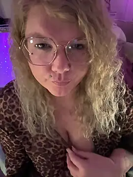 CurvyAnonymousGirl89 webcam