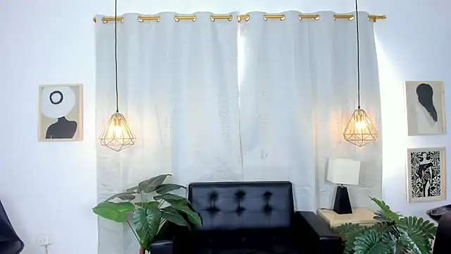 NahomiWhitte live sex cam