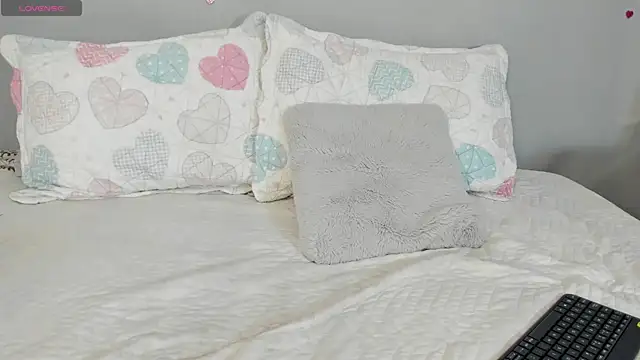 pauletew10 (F teen) - Finger & play wet pussy 💦