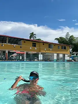 _kathalopez_ (F milf) - Fingers inside pussy here public