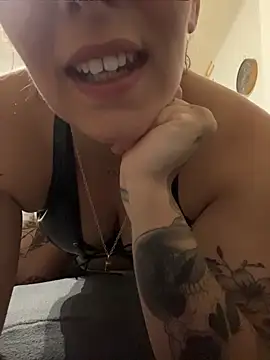 Webcam Model (Anonyme_hot)  is live.Free join now!