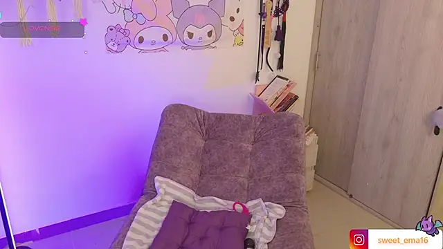 loving_ema_1 (F young) - doggy+spanks ass