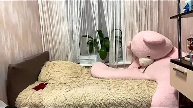 SophieNiktashu webcam