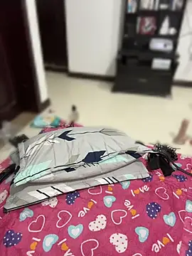 Amelie-RedHoney webcam