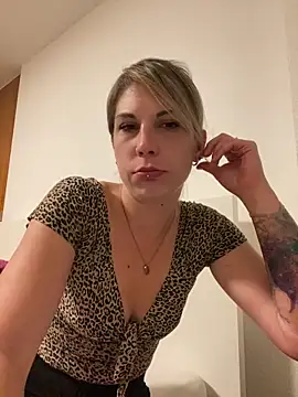 RealLadyDianna webcam