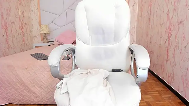 Emily_Whinfre webcam