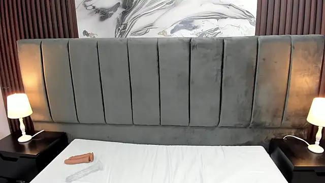 Scarlett_Hard_As webcam