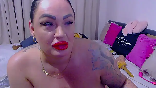 BustyVicky webcam