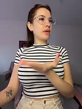 lolasb (F young) - ESCUPIR TETAS 🔥😈